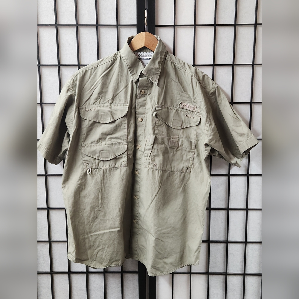 Columbia Outdoor's Green Khaki Shirt. SMALL
